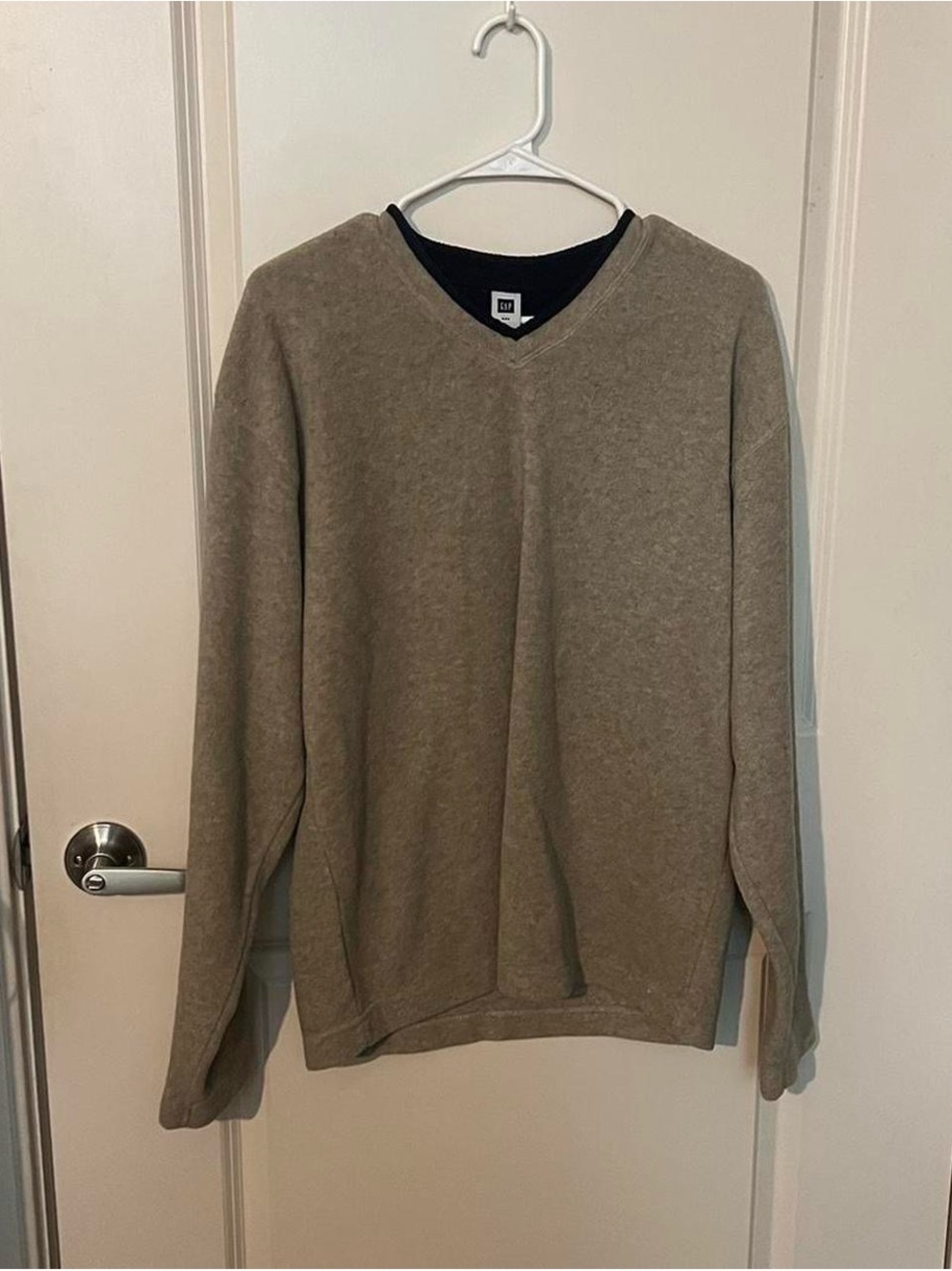 GAP Men's V-Neck Sweater in Taupe